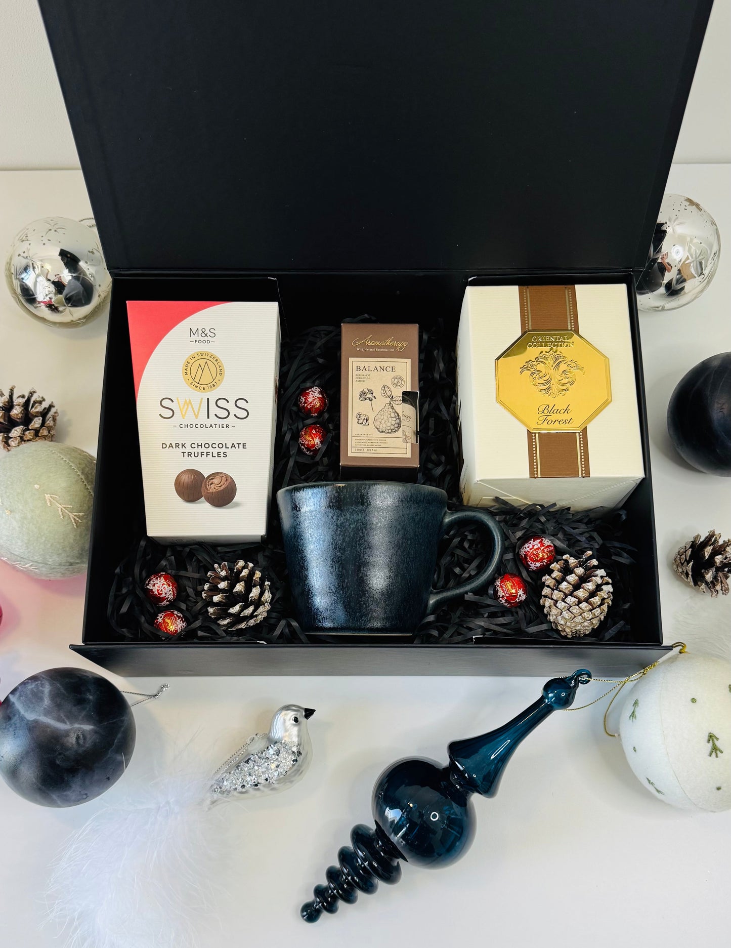 Winter Glow Gift Box – Luxury Christmas Gift UAE