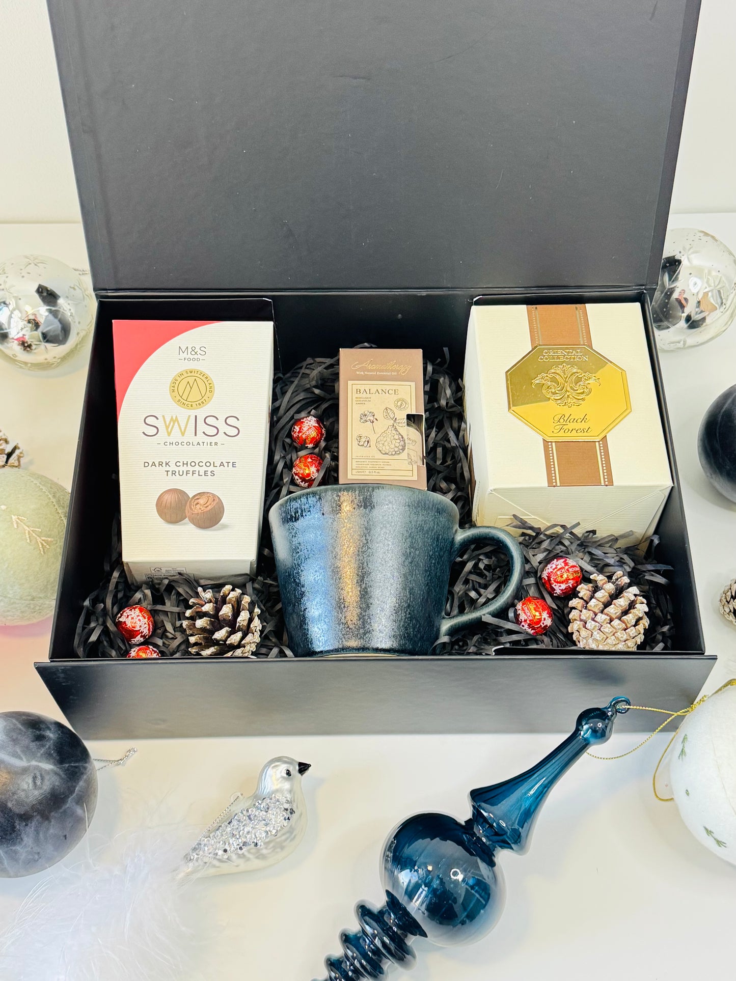 Winter Glow Gift Box – Luxury Christmas Gift UAE